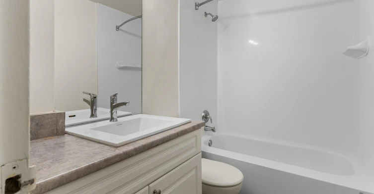 9820 104 Street Northwest, Edmonton, AB, T5K 0Z1 - 14