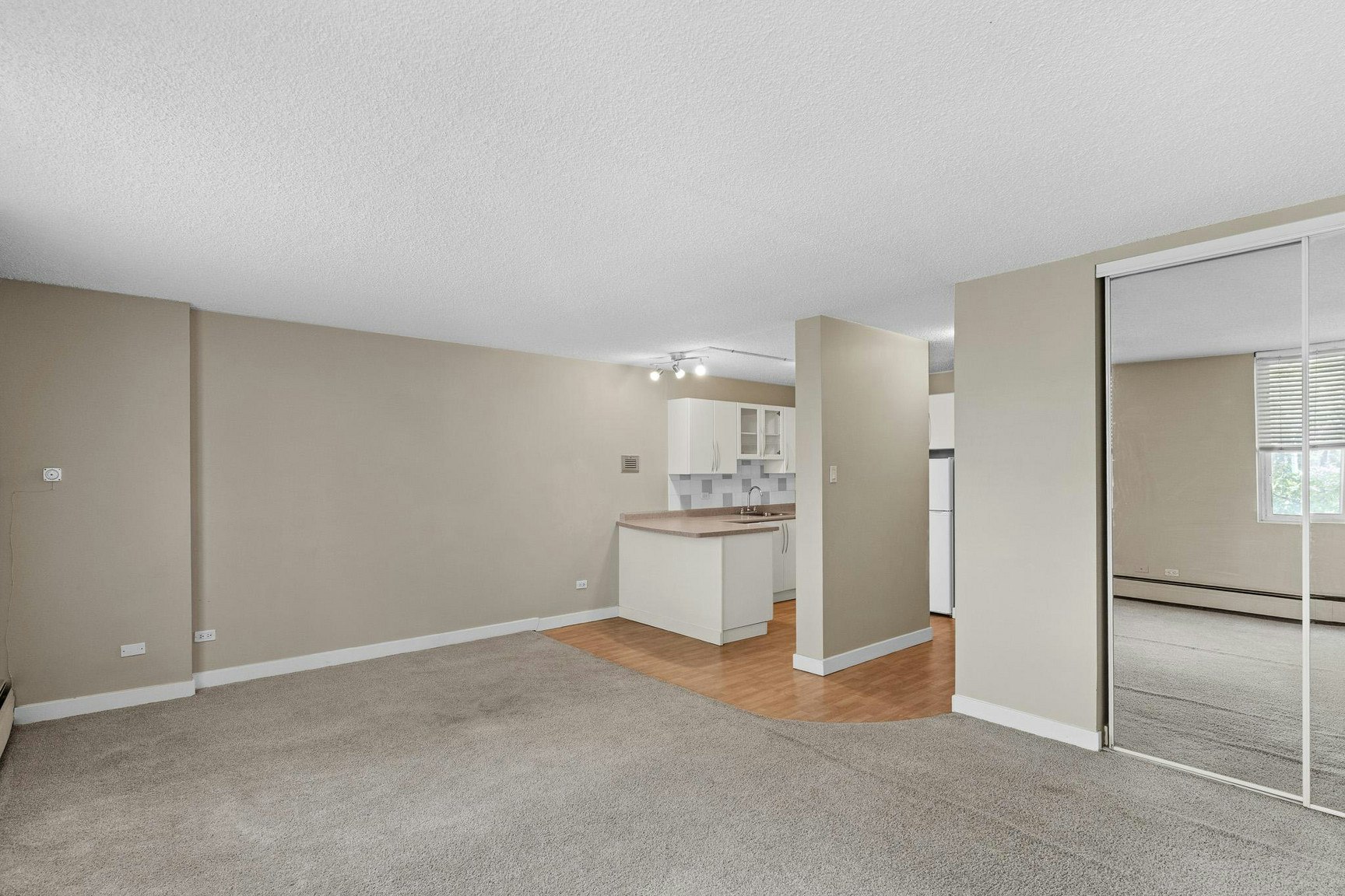 11147 Whyte Avenue Northwest, Edmonton, AB, T6G 0T5 - 3