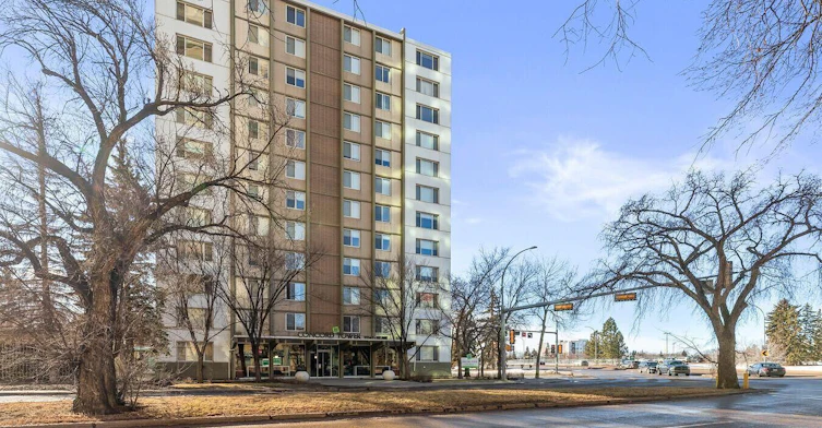 11147 Whyte Avenue Northwest, Edmonton, AB, T6G 0T5 - 12