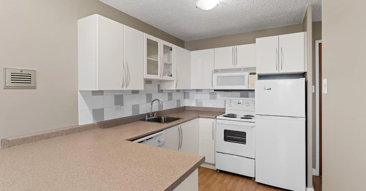 11147 Whyte Avenue Northwest, Edmonton, AB, T6G 0T5 - 2