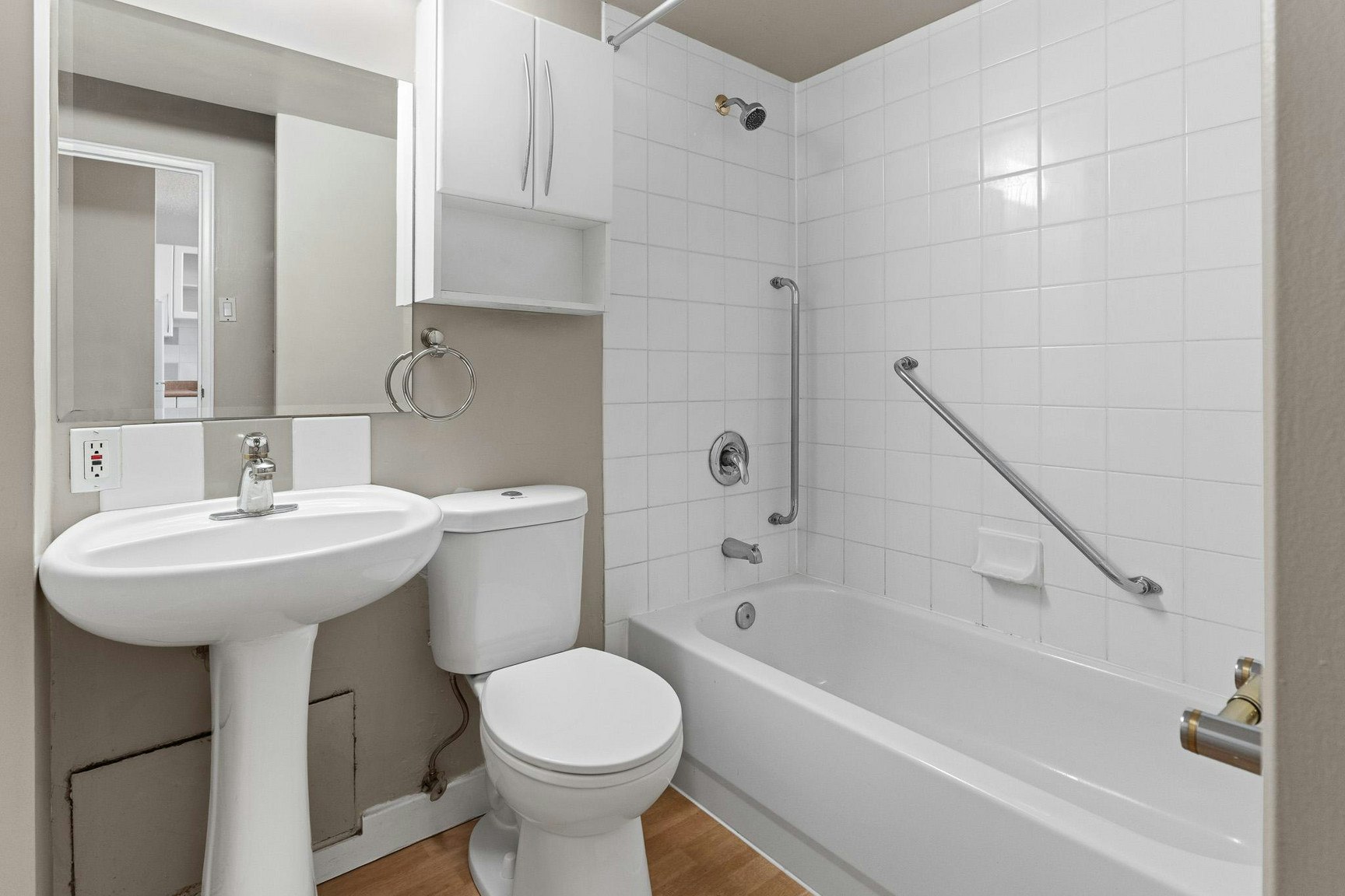 11147 Whyte Avenue Northwest, Edmonton, AB, T6G 0T5 - 8