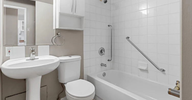 11147 Whyte Avenue Northwest, Edmonton, AB, T6G 0T5 - 8