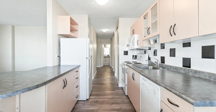 11147 Whyte Avenue Northwest, Edmonton, AB, T6G 0T5 - 2