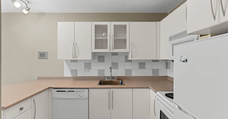 11147 Whyte Avenue Northwest, Edmonton, AB, T6G 0T5