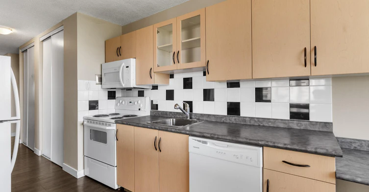 11147 Whyte Avenue Northwest, Edmonton, AB, T6G 0T5 - 8