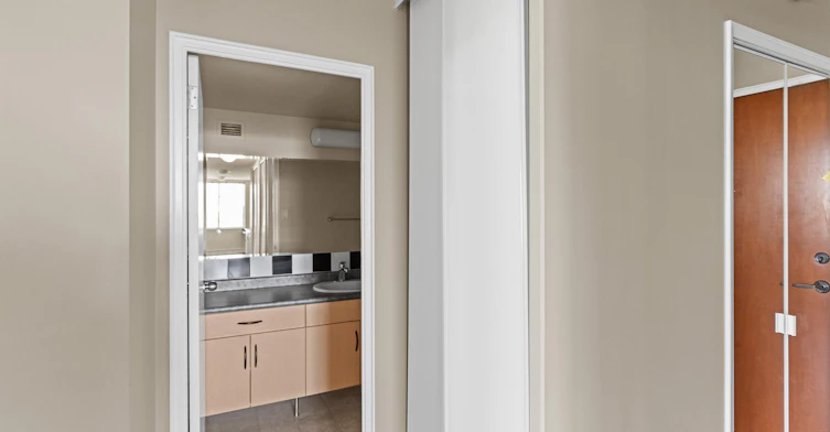 11147 Whyte Avenue Northwest, Edmonton, AB, T6G 0T5 - 9