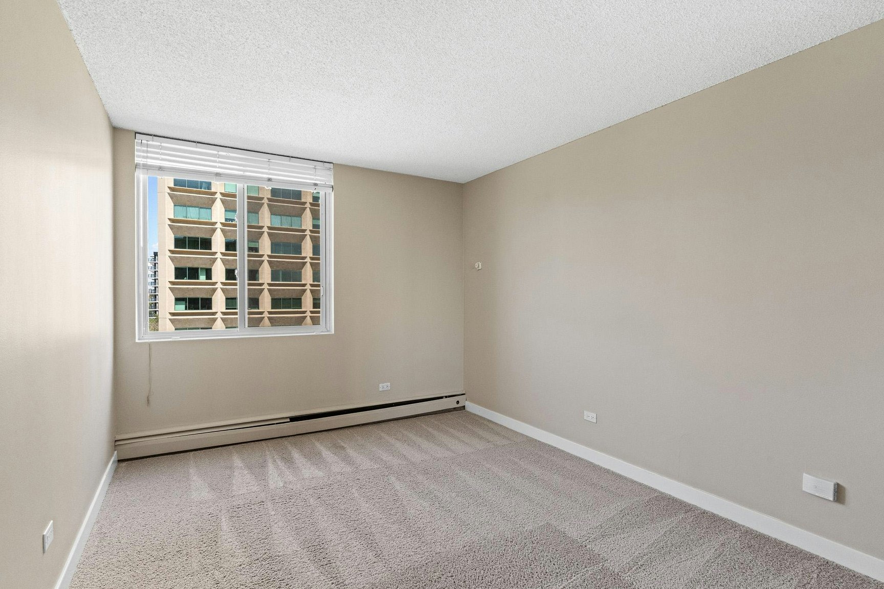 11147 Whyte Avenue Northwest, Edmonton, AB, T6G 0T5 - 5