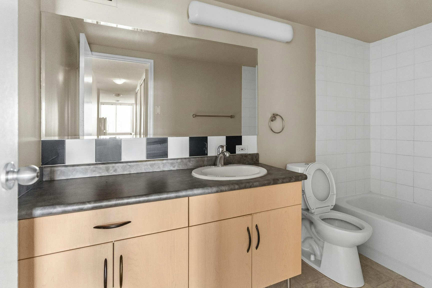 11147 Whyte Avenue Northwest, Edmonton, AB, T6G 0T5 - 11