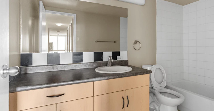 11147 Whyte Avenue Northwest, Edmonton, AB, T6G 0T5 - 11