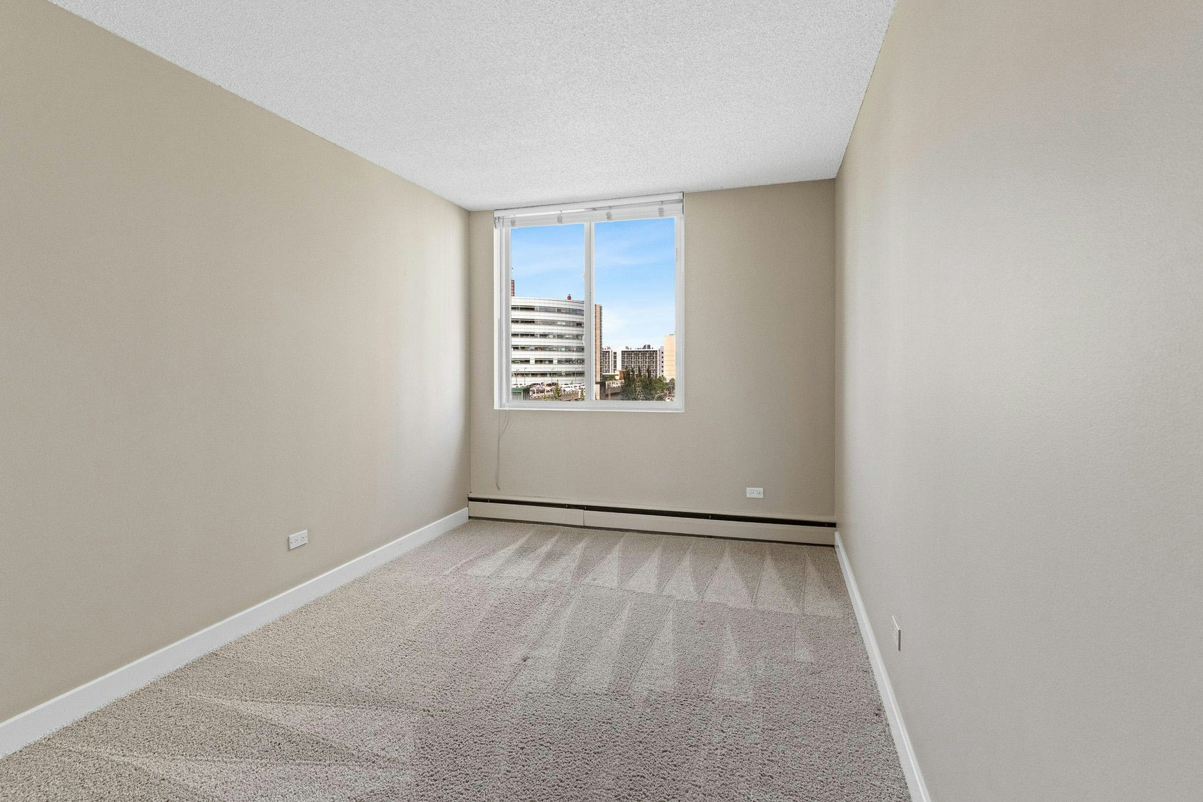 11147 Whyte Avenue Northwest, Edmonton, AB, T6G 0T5 - 6