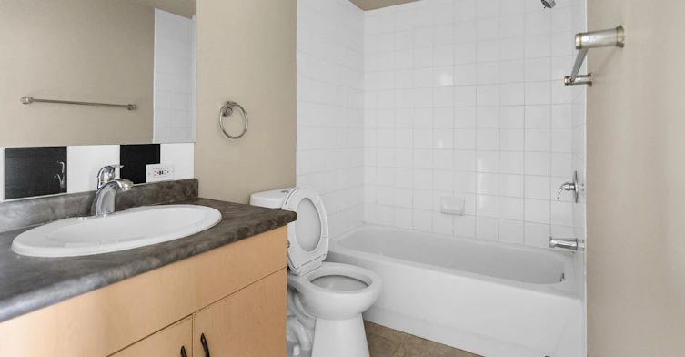 11147 Whyte Avenue Northwest, Edmonton, AB, T6G 0T5 - 10
