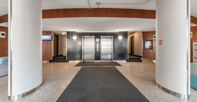 11147 Whyte Avenue Northwest, Edmonton, AB, T6G 0T5 - 9