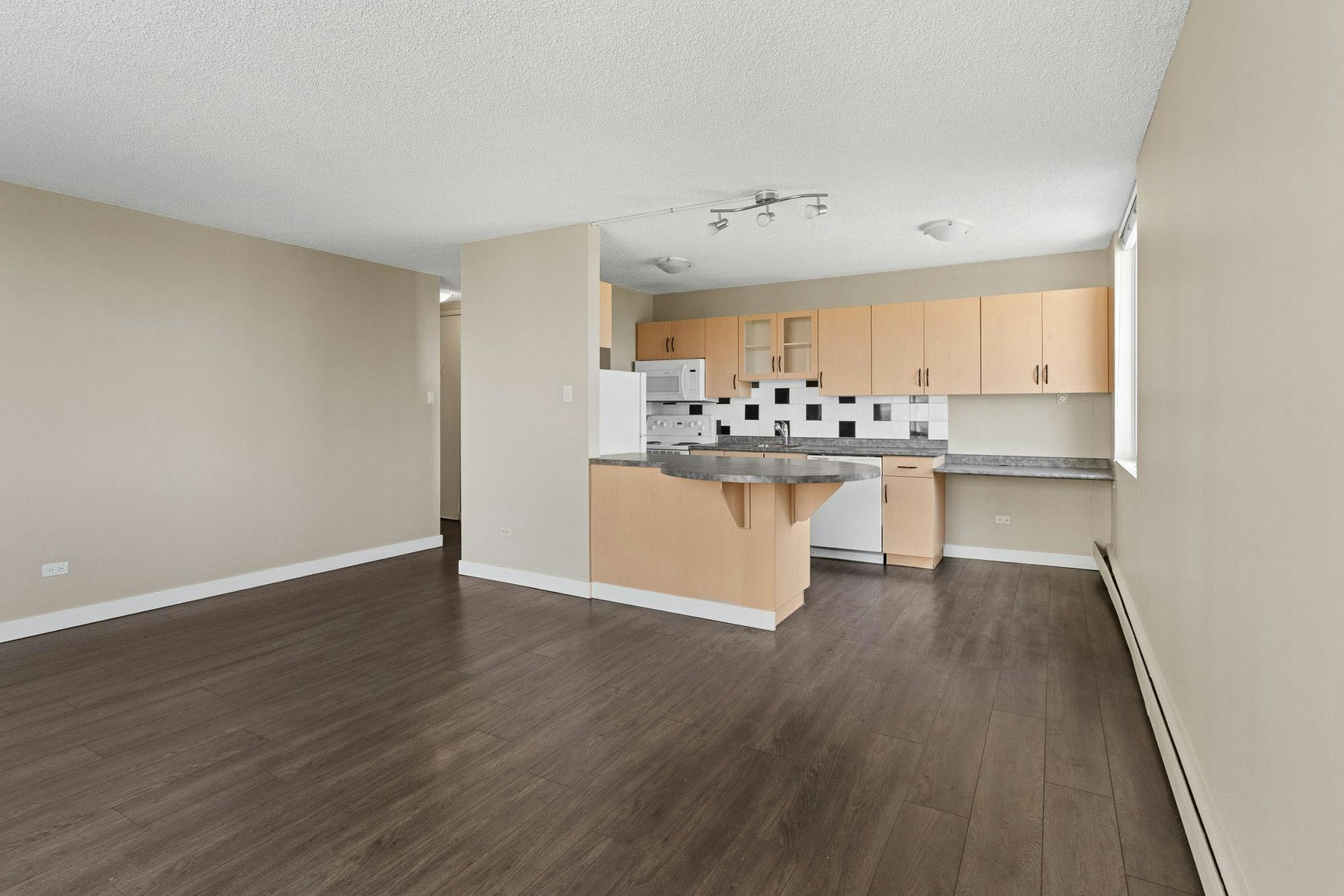 11147 Whyte Avenue Northwest, Edmonton, AB, T6G 0T5 - 4