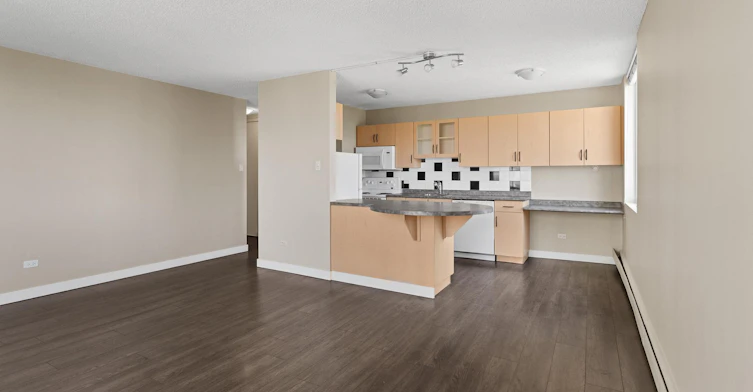 11147 Whyte Avenue Northwest, Edmonton, AB, T6G 0T5 - 4
