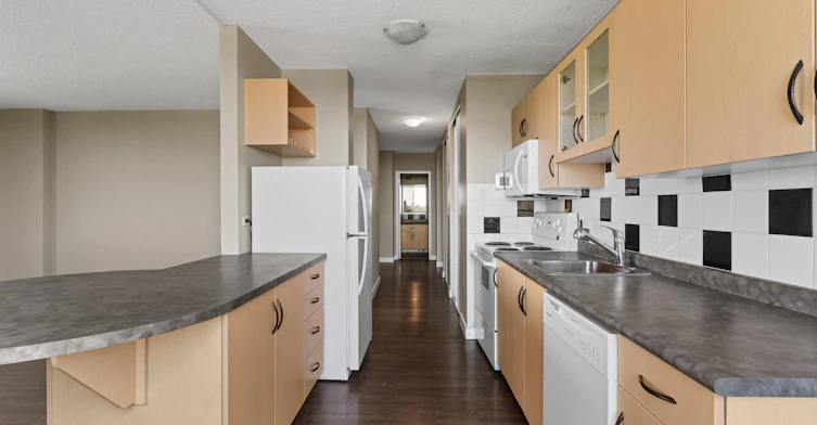 11147 Whyte Avenue Northwest, Edmonton, AB, T6G 0T5 - 2