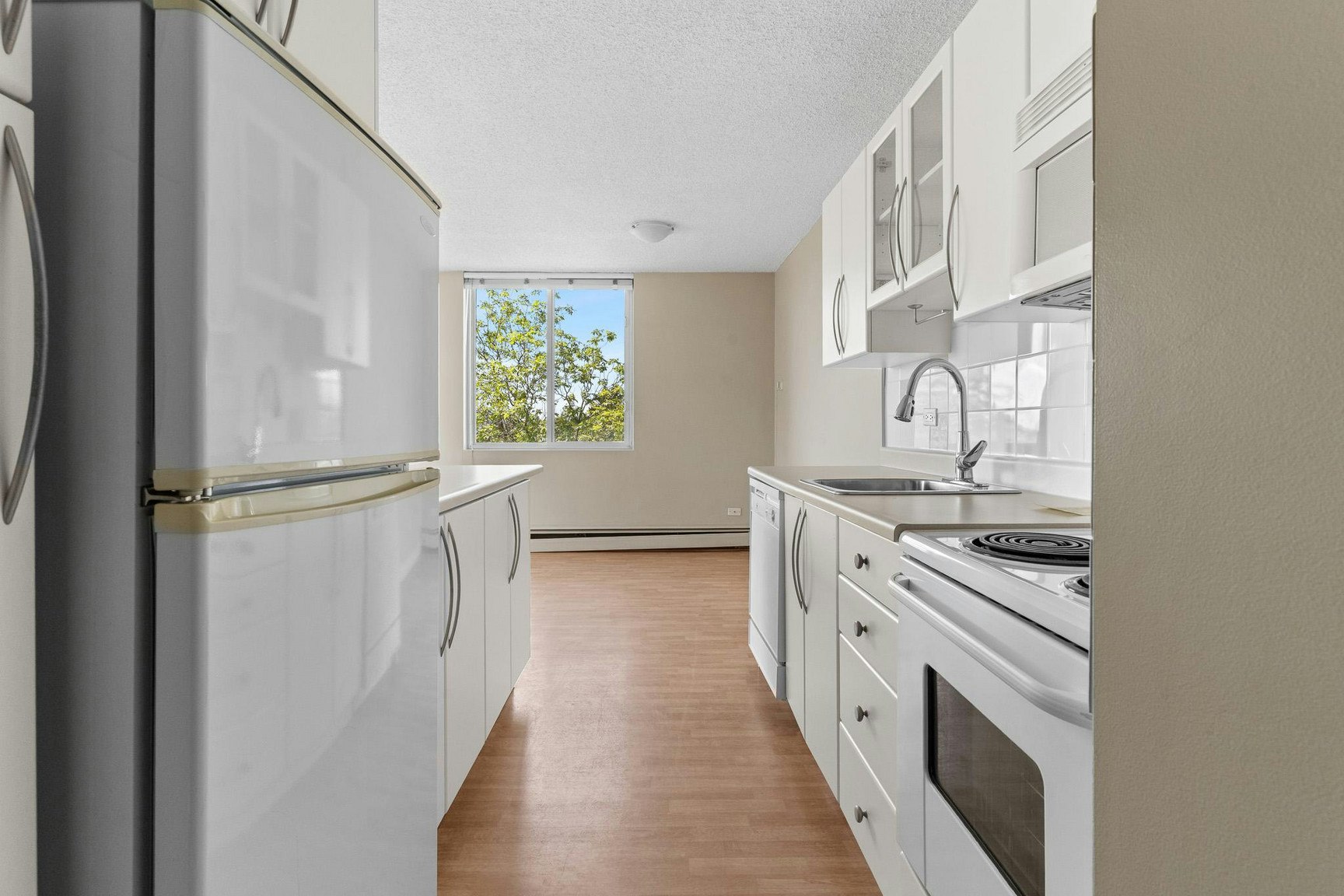 11147 Whyte Avenue Northwest, Edmonton, AB, T6G 0T5 - 2