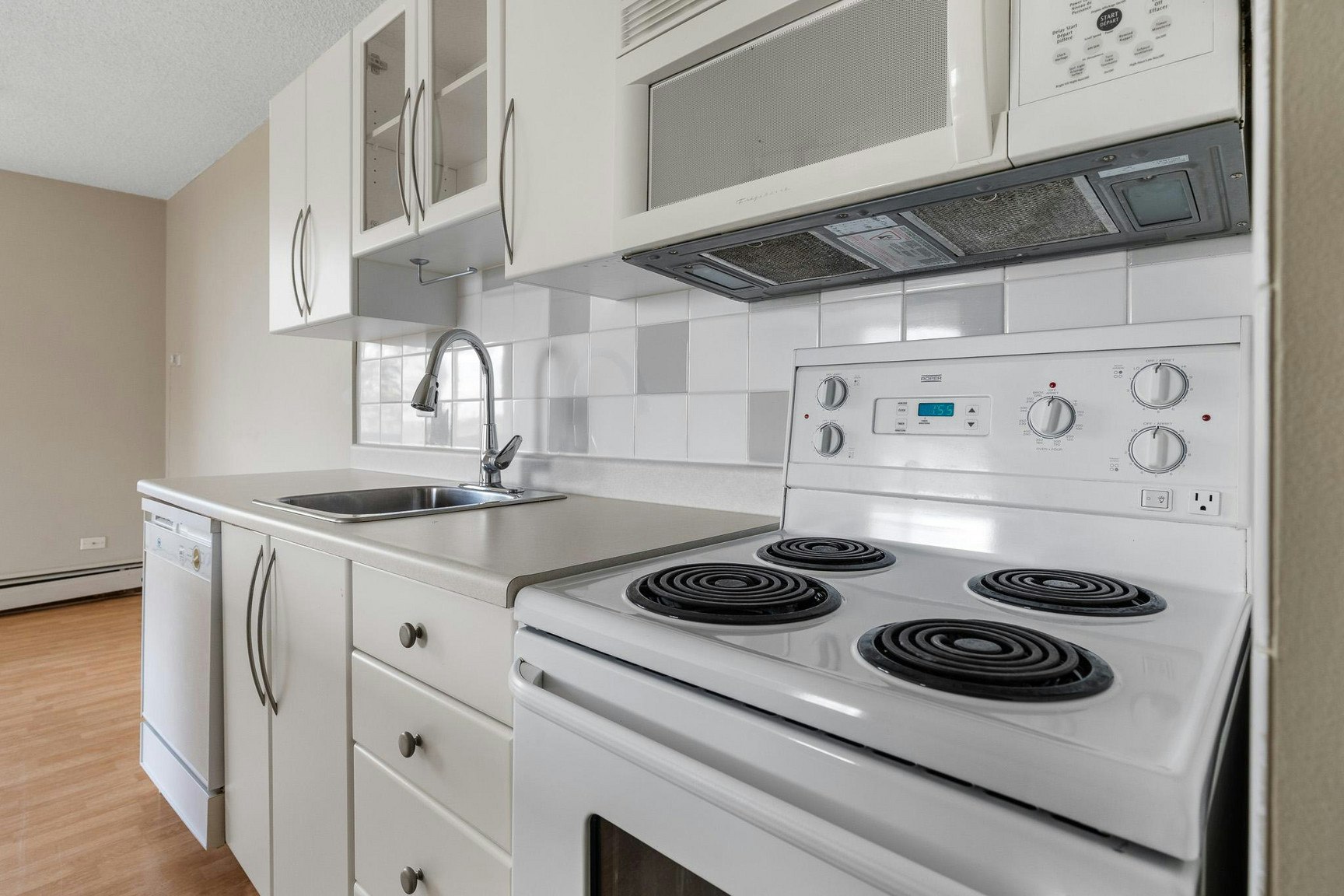 11147 Whyte Avenue Northwest, Edmonton, AB, T6G 0T5 - 3