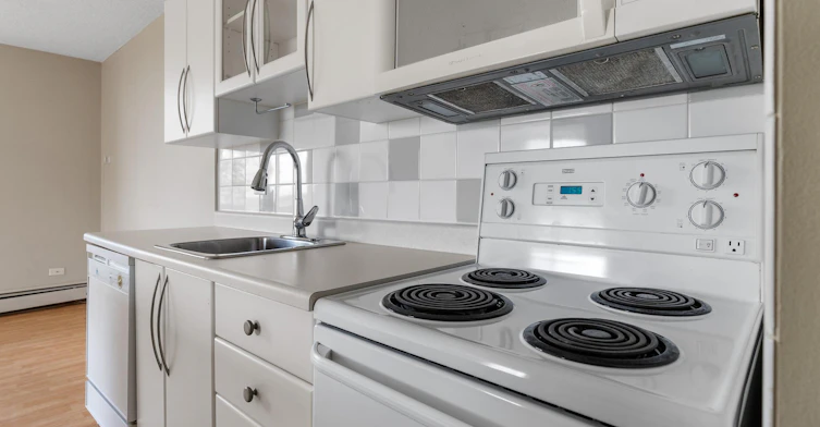 11147 Whyte Avenue Northwest, Edmonton, AB, T6G 0T5 - 3