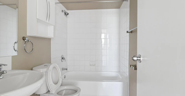11147 Whyte Avenue Northwest, Edmonton, AB, T6G 0T5 - 6