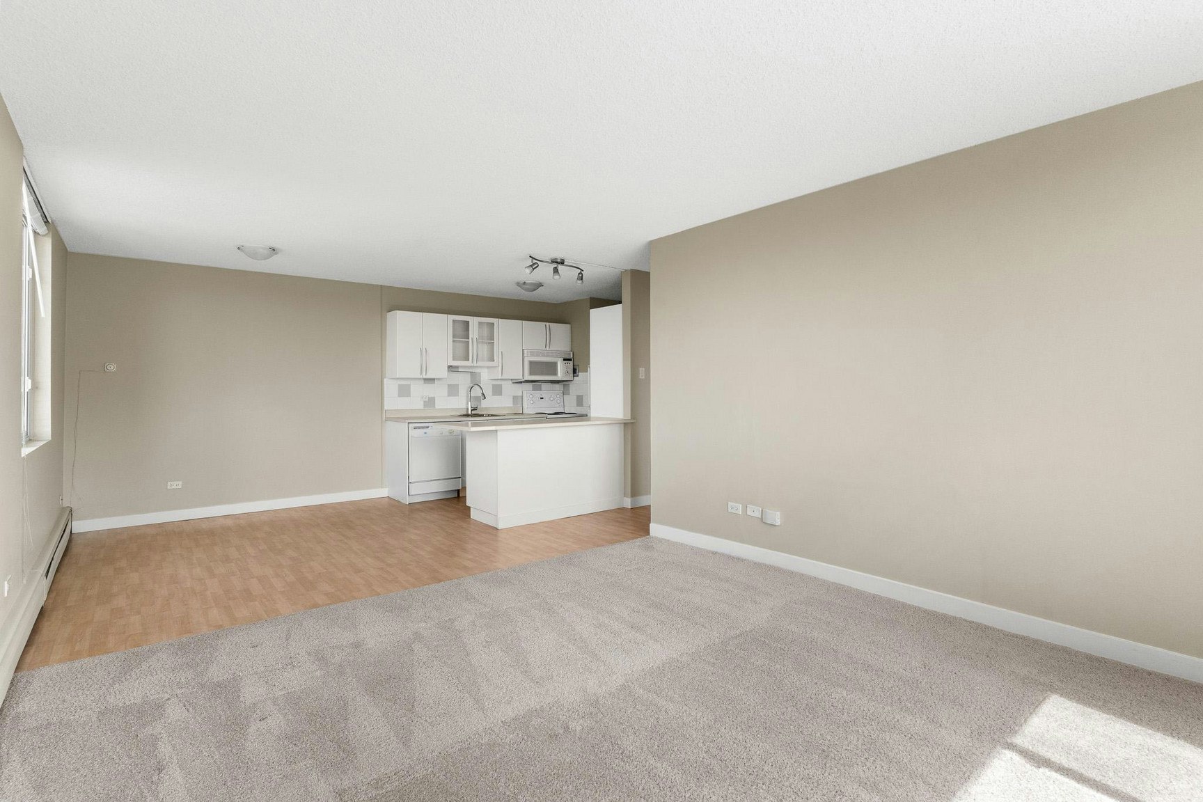 11147 Whyte Avenue Northwest, Edmonton, AB, T6G 0T5 - 5