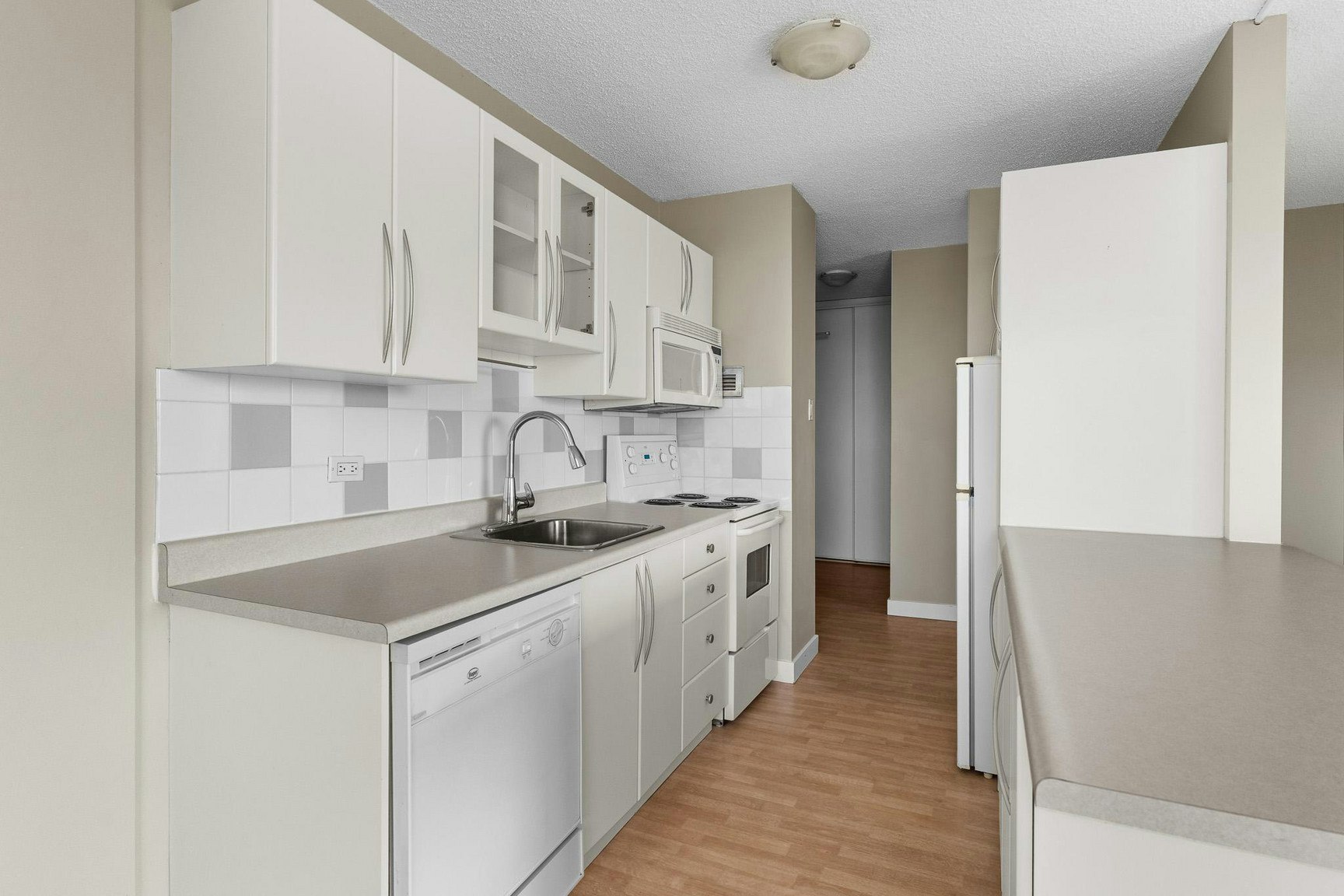 11147 Whyte Avenue Northwest, Edmonton, AB, T6G 0T5 - 4