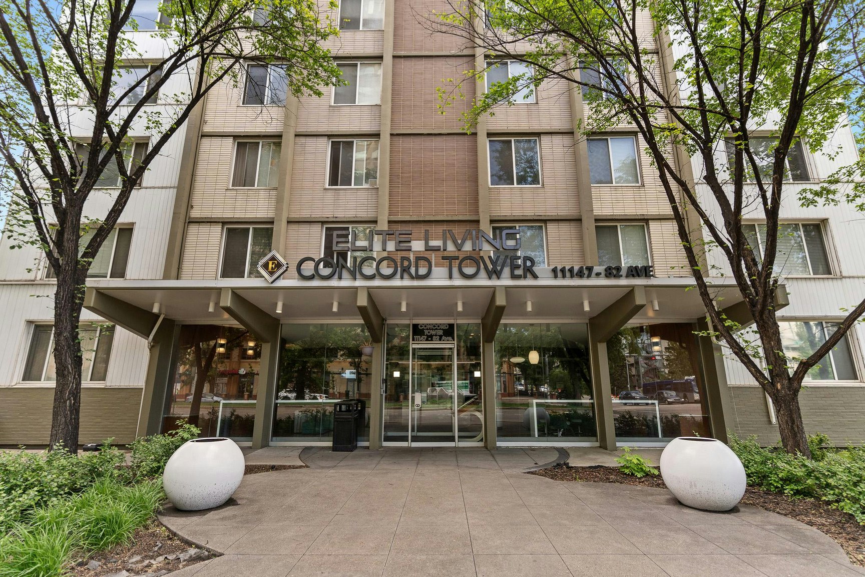11147 Whyte Avenue Northwest, Edmonton, AB, T6G 0T5 - 14