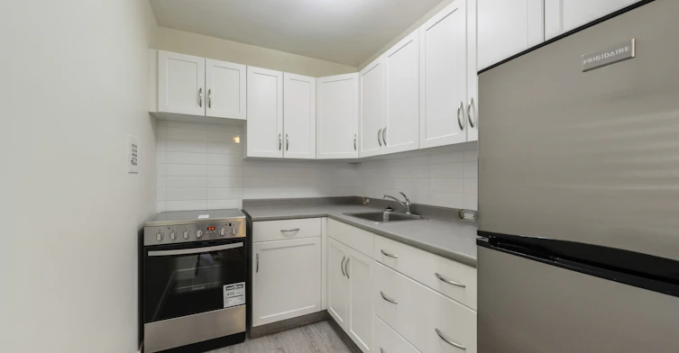 9624 105 Street Northwest, Edmonton, AB, T5K 0Z8 - 6