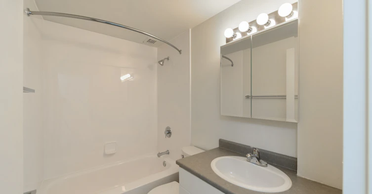 9624 105 Street Northwest, Edmonton, AB, T5K 0Z8 - 12
