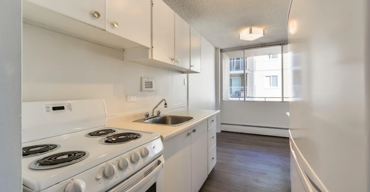 9624 105 Street Northwest, Edmonton, AB, T5K 0Z8 - 5
