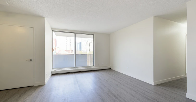 9624 105 Street Northwest, Edmonton, AB, T5K 0Z8 - 7