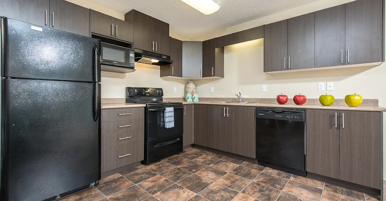 5872 Mullen Place Northwest, Edmonton, AB, T6R 0E1 - 3