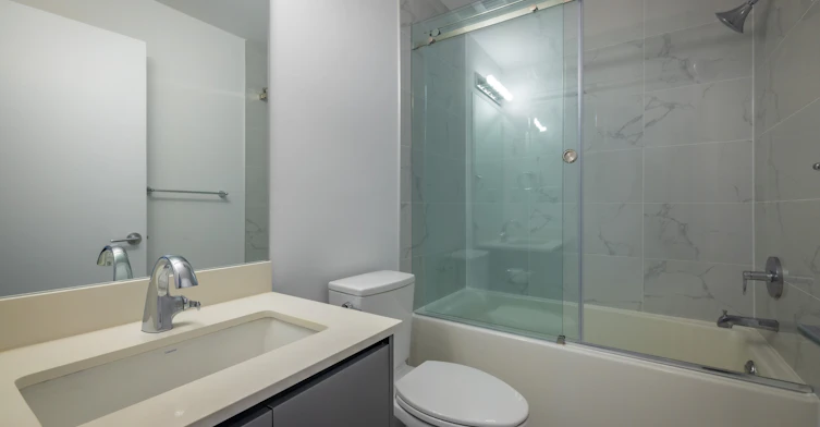 2590 Lonsdale Avenue, North Vancouver, BC, V7N 3H8 - 7