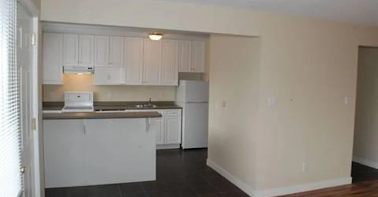 10812 115 Street Northwest, Edmonton, AB, T5H 3L1 - 10