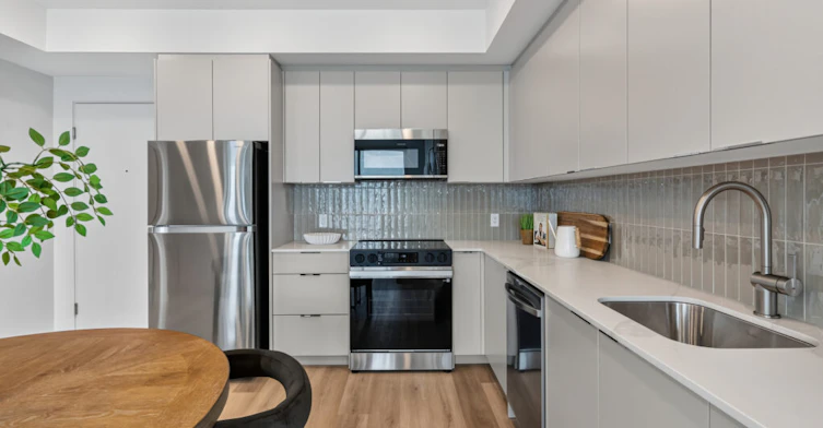 430-3271 Hilltown Drive, Kelowna, BC, V1V 0K9 - 2
