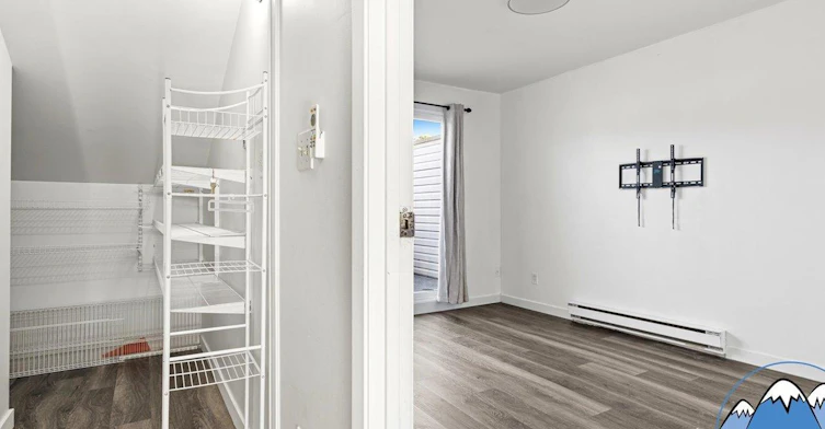 9272 122 Street, Surrey, BC, V3V 4L5 - 9