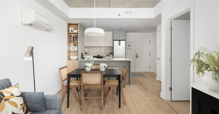 240 Notre Dame Rue Ouest, Montréal, QC, H2Y 1T3 - 4