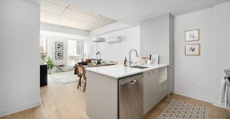 240 Notre Dame Rue Ouest, Montréal, QC, H2Y 1T3 - 12