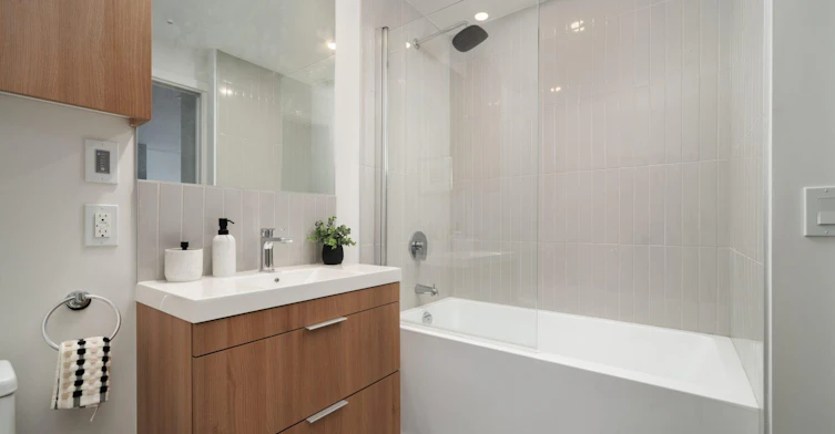 240 Notre Dame Rue Ouest, Montréal, QC, H2Y 1T3 - 21