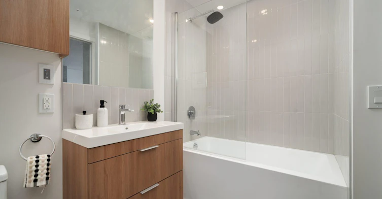 240 Notre Dame Rue Ouest, Montréal, QC, H2Y 1T3 - 21