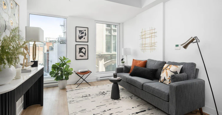 240 Notre Dame Rue Ouest, Montréal, QC, H2Y 1T3
