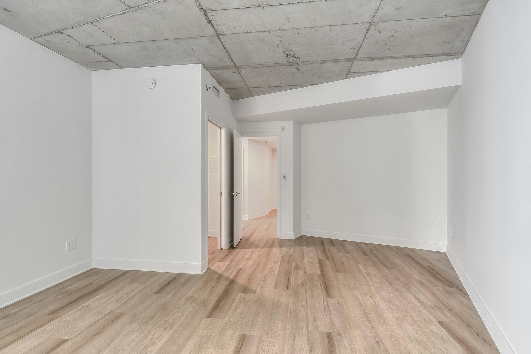 240 Notre Dame Rue Ouest, Montréal, QC, H2Y 1T3 - 12