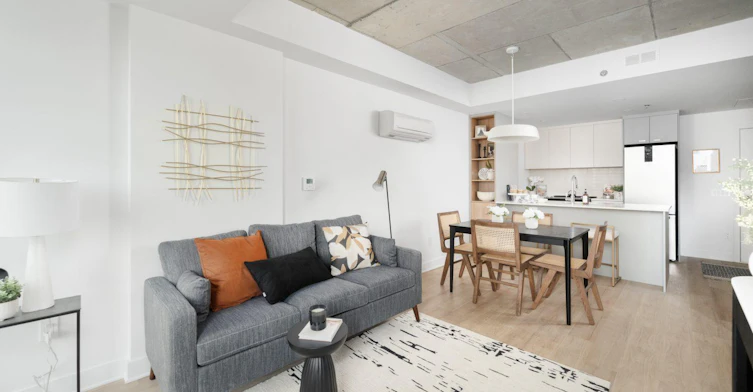 240 Notre Dame Rue Ouest, Montréal, QC, H2Y 1T3 - 2