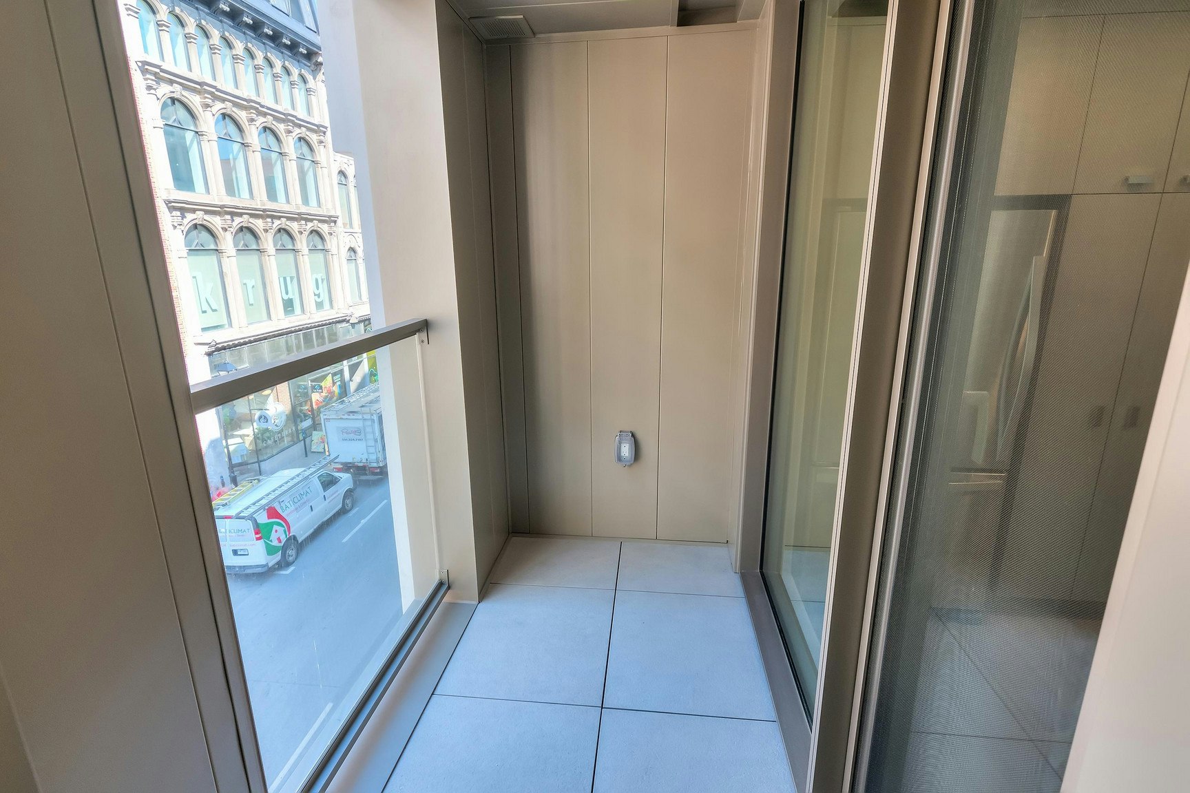 240 Notre Dame Rue Ouest, Montréal, QC, H2Y 1T3 - 22