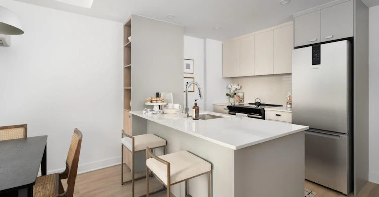 240 Notre Dame Rue Ouest, Montréal, QC, H2Y 1T3 - 14