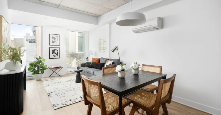 240 Notre Dame Rue Ouest, Montréal, QC, H2Y 1T3 - 8