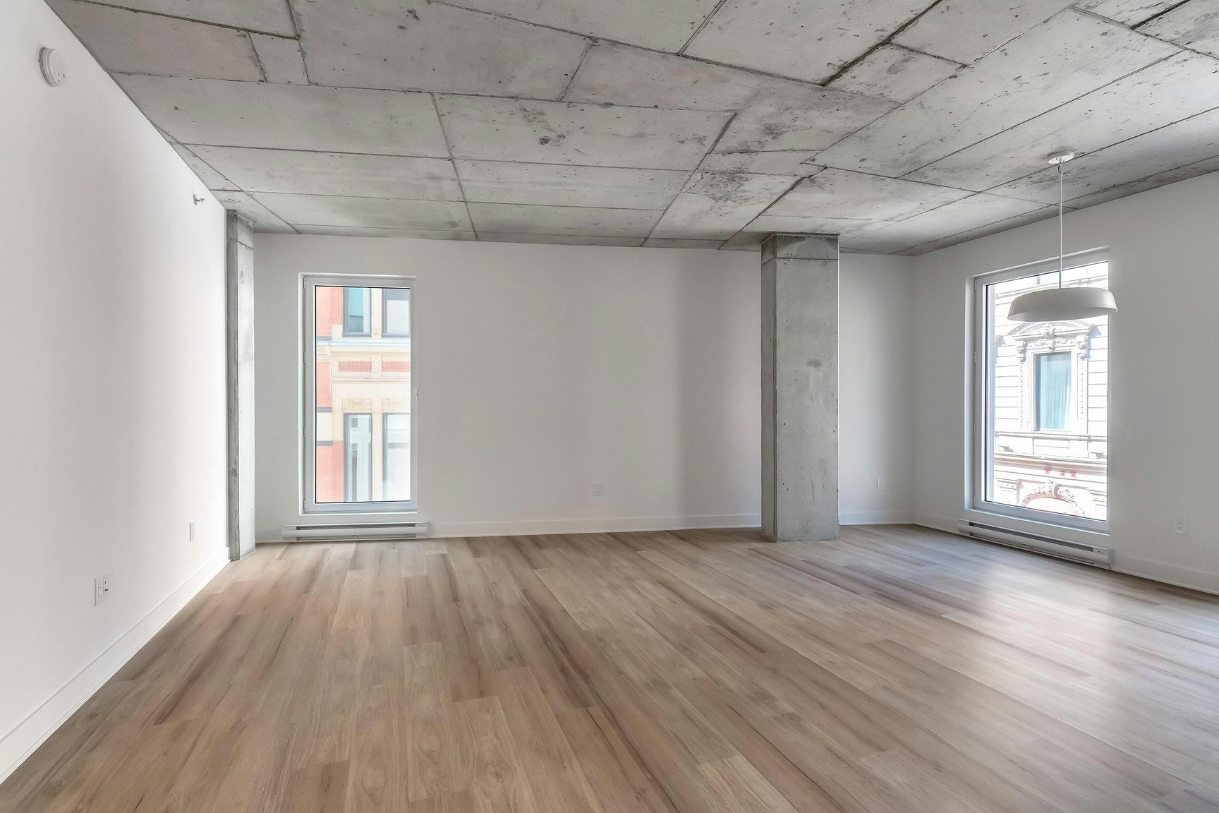 240 Notre Dame Rue Ouest, Montréal, QC, H2Y 1T3 - 2