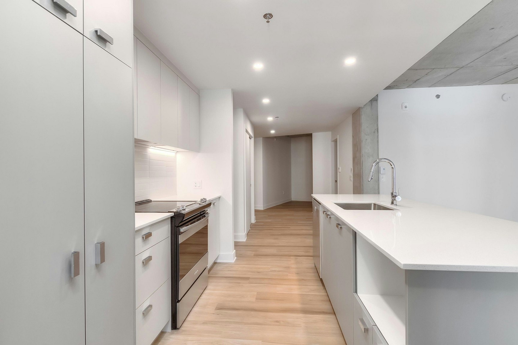 240 Notre Dame Rue Ouest, Montréal, QC, H2Y 1T3 - 8