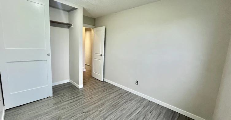 14634 25 Street Northwest, Edmonton, AB, T5Y 1X4 - 14