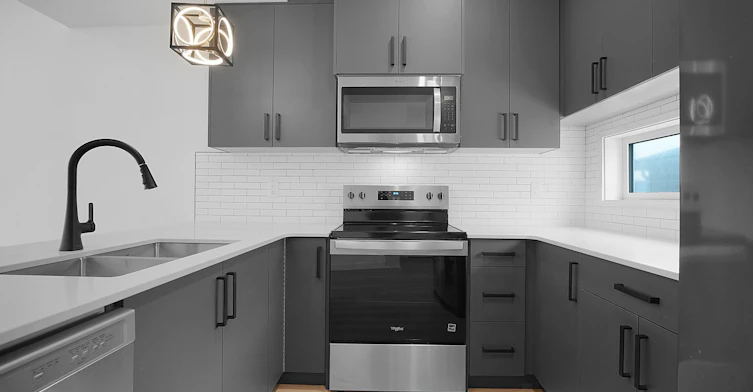 12145 101 Street Northwest, Edmonton, AB, T5G 2C2 - 2