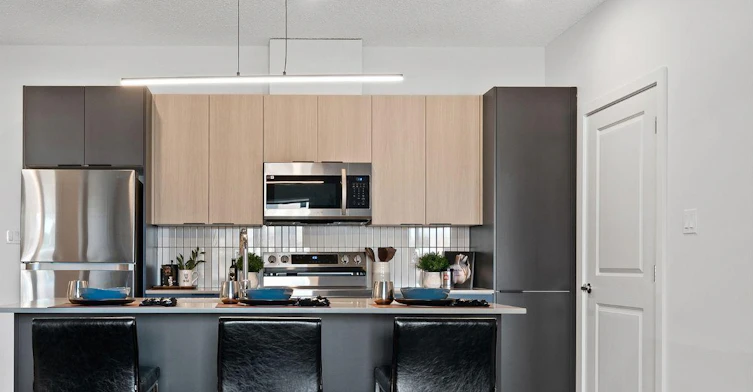 21818 91a Avenue Northwest, Edmonton, AB, T5T 7S3 - 5